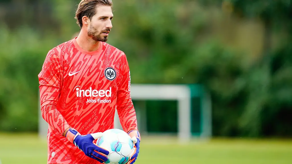 Erstmals-als-neuer-Kapitaen-beim-Pflichtspielauftakt-Kevin-Trapp