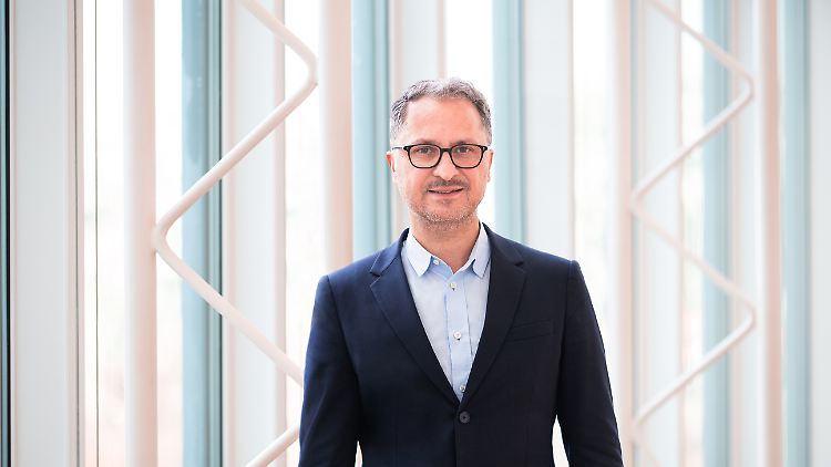 Im Museum Ludwig, dessen Direktor Yilmaz Dziewior ist, fühlt er sich "salopp gesagt ein bisschen wie im walk through the candy shop", weil es so viel tolle Kunst zu entdecken gibt. 