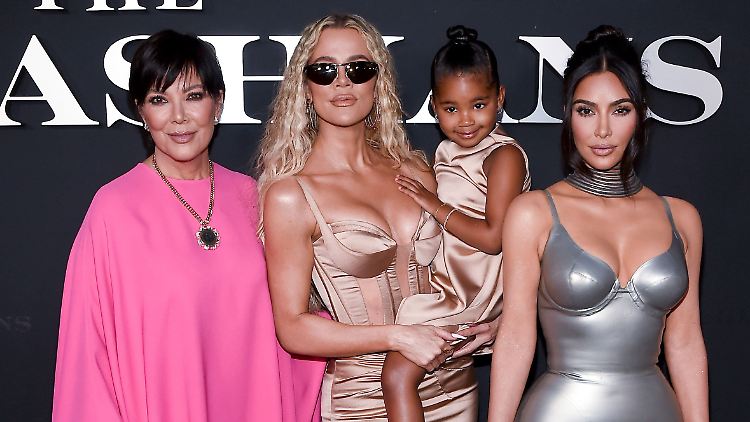 We are family: Kris Jenner, Khloe Kardashian, True Thompson und Kim Kardashian (v.l.) bei der Premiere der neuen Serie. 