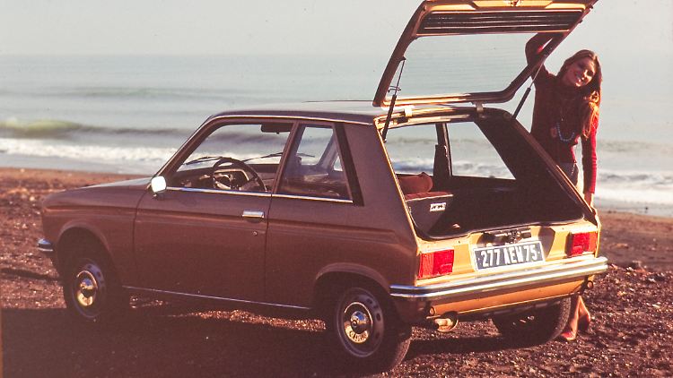 1973 fand die Vorstellung des zweitürigen Peugeot 104 C mit Heckklappe statt. Das "C" steht für Compact.
