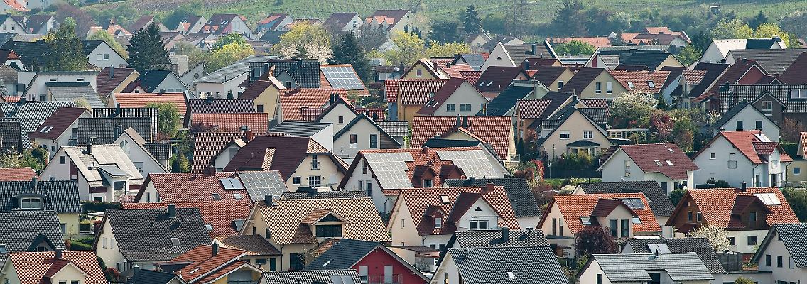 Stolzer Besitzer eines Eigenheims? Dann müssen Sie der Finanzbehörde in diesem Jahr Angaben für die Grundsteuerreform liefern.
