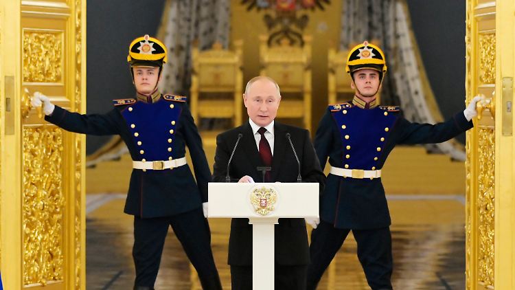 Hinter Putin stellen sich mittlerweile sogar ehemalige Kritiker des Präsidenten.
