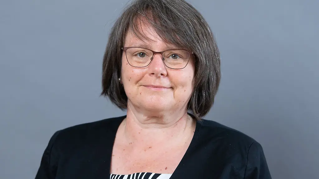 Seit-30-Jahren-wuerden-Schienen-und-Haltepunkte-in-Sachsen-Anhalt-kontinuierlich-abgebaut-kritisiert-Kerstin-Eisenreich