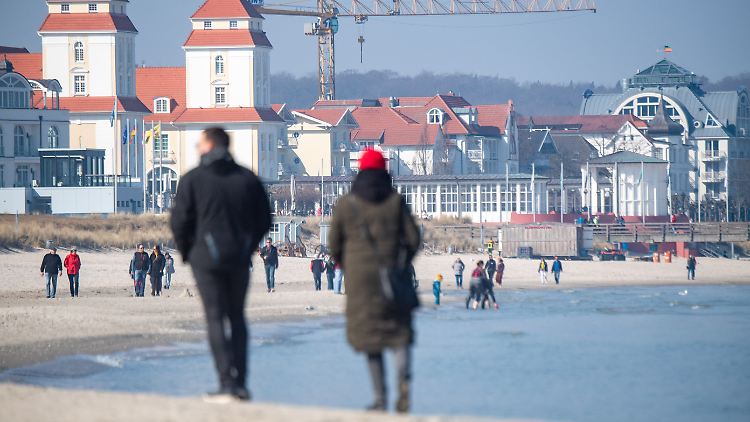 Touristen müssen bei ihrer Ankunft noch nachweisen, dass sie geimpft, getestet oder genesen sind.