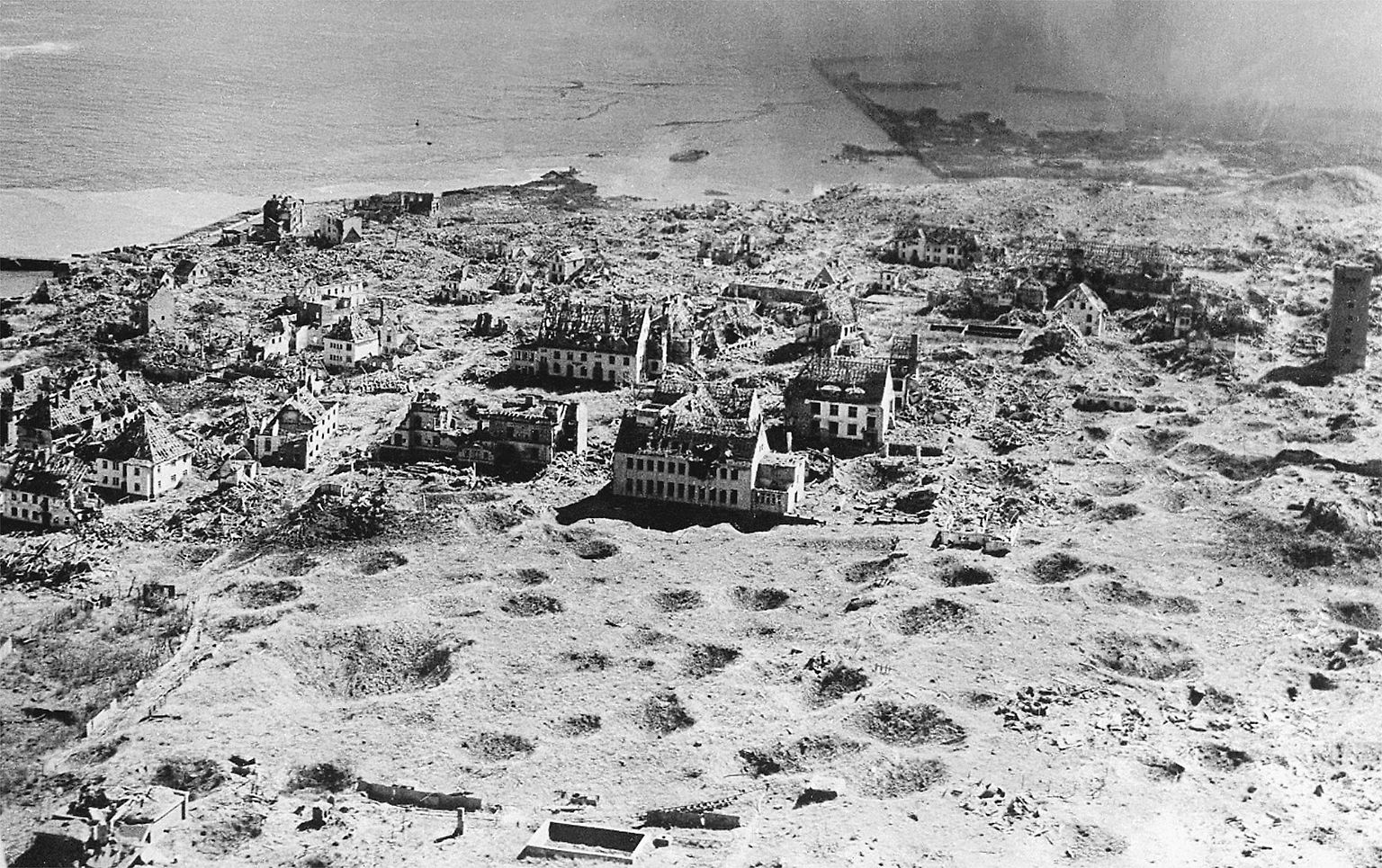 Am 18. April 1947 drücken die Briten um 13.00 Uhr den Knopf: 6700 Tonnen Munition werden auf Helgoland in die Luft gesprengt. 