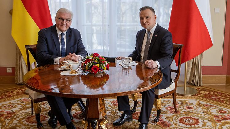 Deutschland und Polen stehen Seite an Seite, das soll der Besuch Steinmeiers bei Duda demonstrieren - auch wenn beide hier nun sitzen.