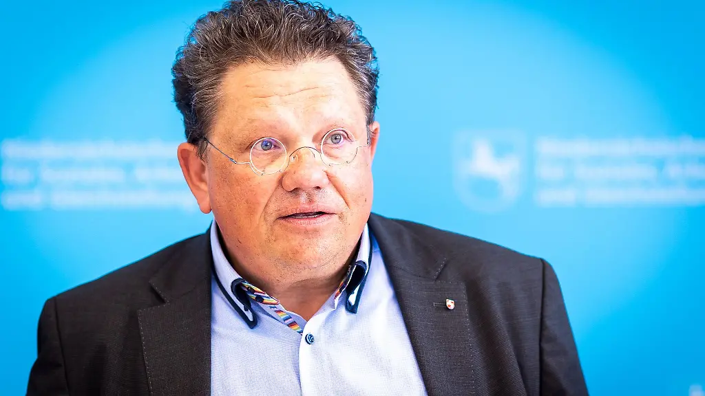 Minister-Philippi-Impfstoff-nicht-horten-sondern-abgeben