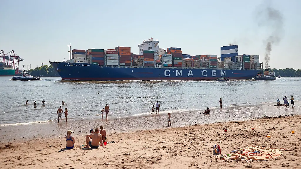 Fuer-die-Schwimmerin-koennte-der-Ausflug-ins-Fahrwasser-Konsequenzen-haben