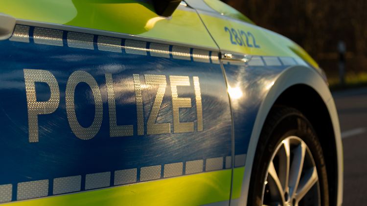 Ein Kommando-Angehöriger ist mit mehreren Schüssen aus einer polizeilichen Übungswaffe verletzt worden.