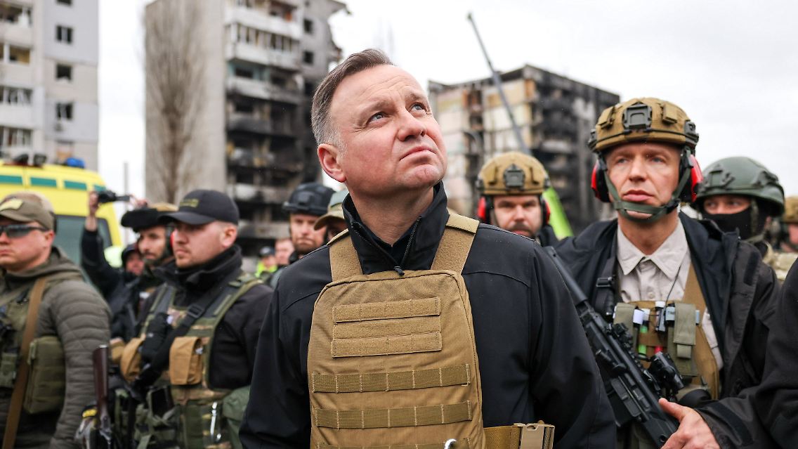 Duda besichtigte auch den schwer vom Krieg gezeichneten Ort Borodjanka nahe Kiew.