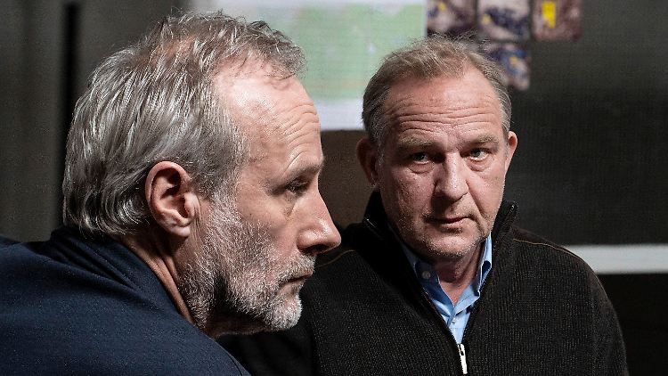Kommissar Paul Brix (Wolfram Koch, l.) schaut in die Abgründe von Ulrich Gombrecht (Uwe Preuss).