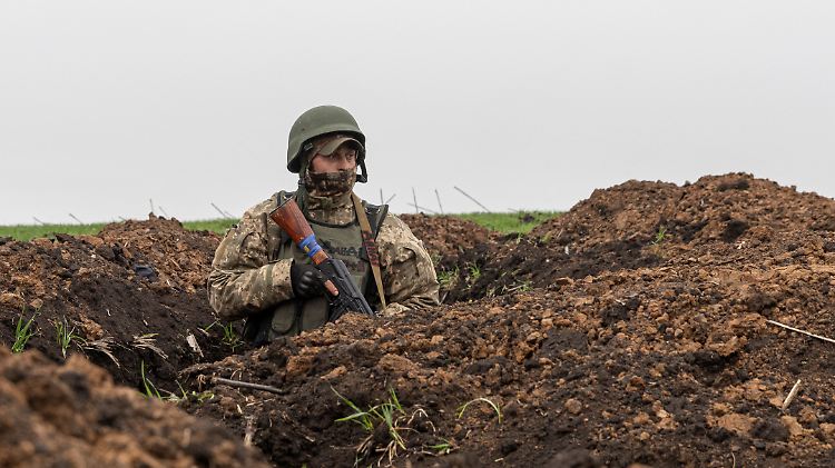 Ein ukrainischer Soldat in der Region Charkiw.