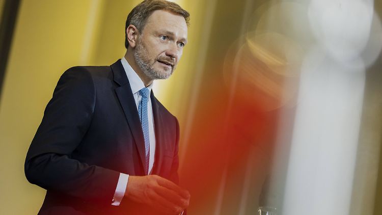 Lindner will den Ergänzungshaushalt der bisherigen Planung zufolge am 27. April dem Kabinett vorlegen.