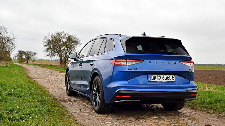 Im Reichweitenvergleich mit der Konkurrenz muss der Škoda Enyaq iV 80x Sportline klein beigeben.