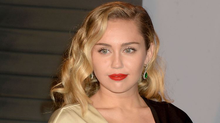 Von Dezember 2018 bis Januar 2020 war Cyrus mit dem Schauspieler Liam Hemsworth verheiratet.