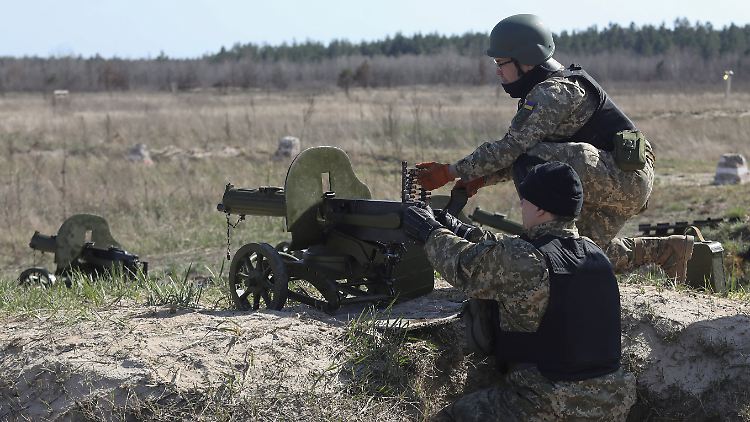 Im Kampf gegen die russischen Invasoren sind die ukrainischen Streitkräfte auf Waffenlieferungen aus dem Ausland angewiesen.