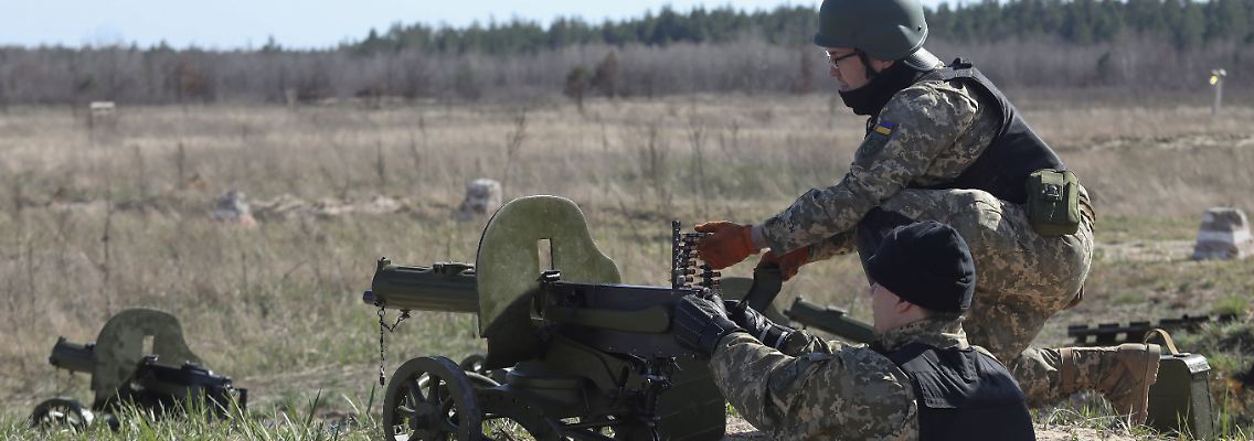 2022-04-15T192637Z_359653757_RC2NNT9649PU_RTRMADP_3_UKRAINE-CRISIS-DEFENCE.JPG