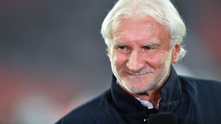 Rudi Völler erinnert sich an ein hartes Jahr 2002.