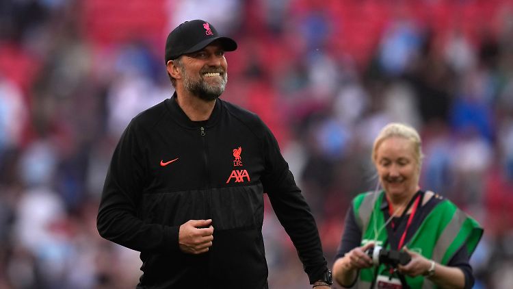 Klopp feiert den Sieg gegen Guardiolas Manchester City.