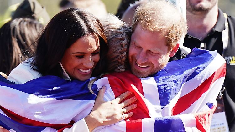 Prinz Harry (r.) habe sich "seinem Land gegenüber respektlos" verhalten, sagte Trump.