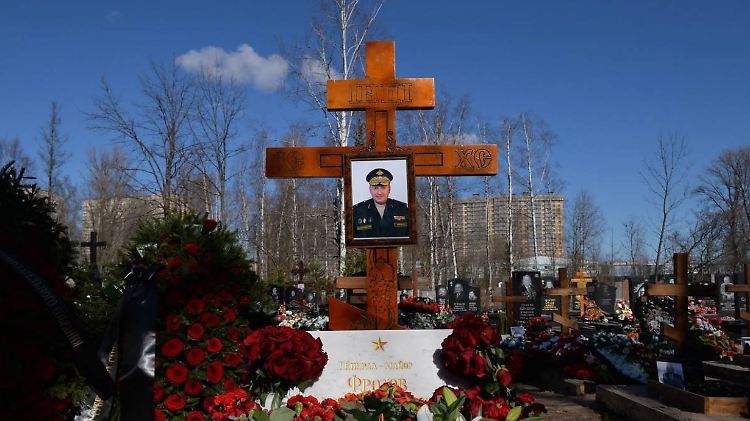 Das von der ukrainischen Armee auf Twitter geteilte Bild zeigt Frolows Grab in St. Petersburg. 