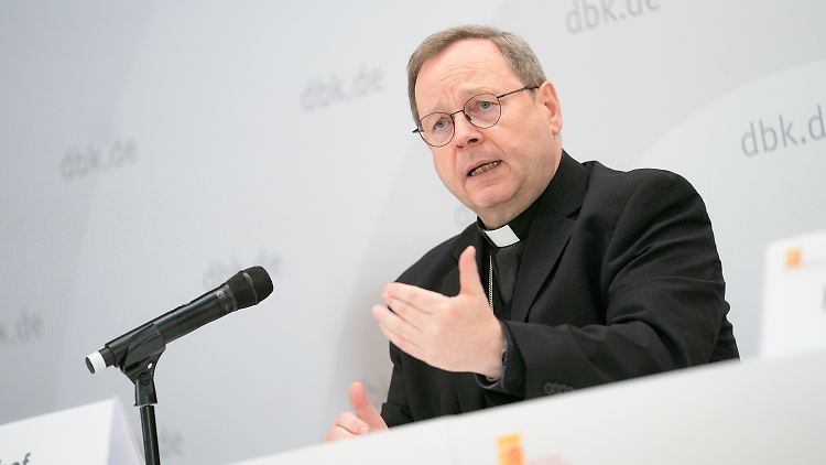 Georg Bätzing, Vorsitzender der Deutschen Bischofskonferenz, zeigt sich erstaunt und befremdet über die Kritik ausländischer Geistlicher am synodalen Weg in Deutschland.