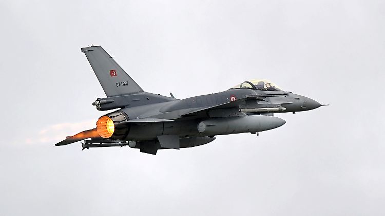 Neben Kampfjets und Hubschraubern kamen nach türkischen Angaben auch bewaffnete Drohnen zum Einsatz. Dieser Jet war jedoch nicht beteiligt.