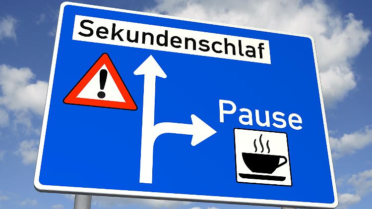 Durch Sekundenschlaf passieren viele Unfälle - ein Müdigkeitswarner im Auto kann helfen.