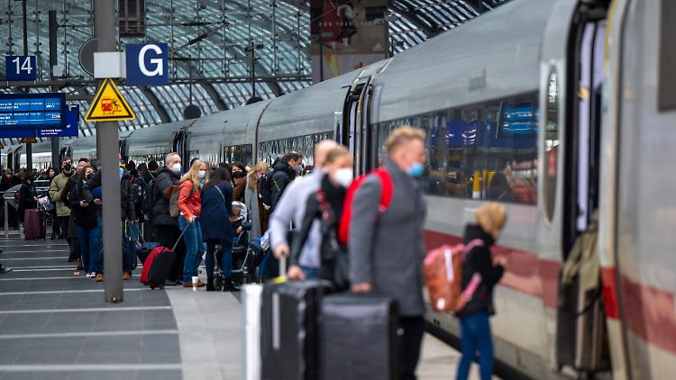 Die Bahnsteige waren am Osterwochenende vielerorts voll.