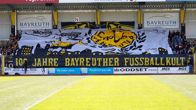 Die SpVgg Bayreuth steht kurz vor dem Aufstieg in die 3. Liga.