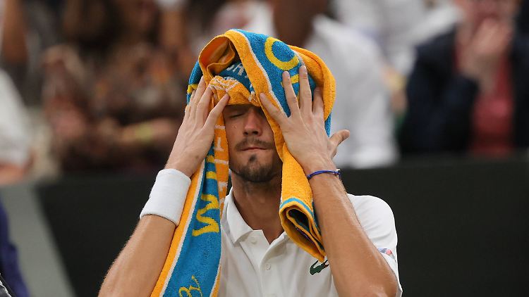 Es sieht so aus, als müsste Medwedew auf den Start in Wimbledon verzichten.
