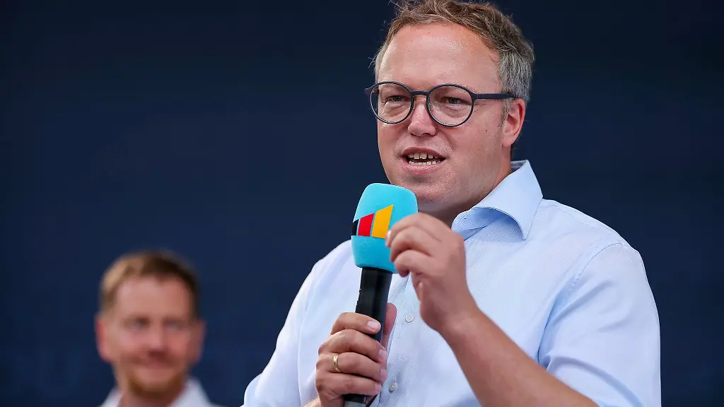 Der-CDU-Politiker-Mario-Voigt-will-Ministerpraesident-in-Thueringen-werden-und-die-AfD-ueberholen-Doch-laut-Umfragen-ist-der-Abstand-noch-gross