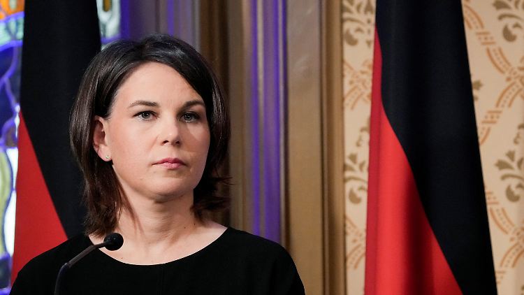 Bundesaußenministerin Annalena Baerbock in der lettischen Hauptstadt Riga
