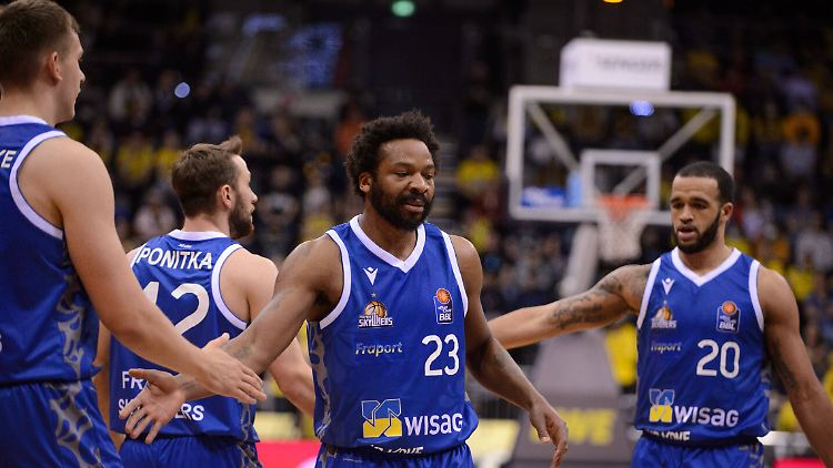 Quantez Robertson und die Fraport Skyliners steigen sportlich aus der BBL ab.