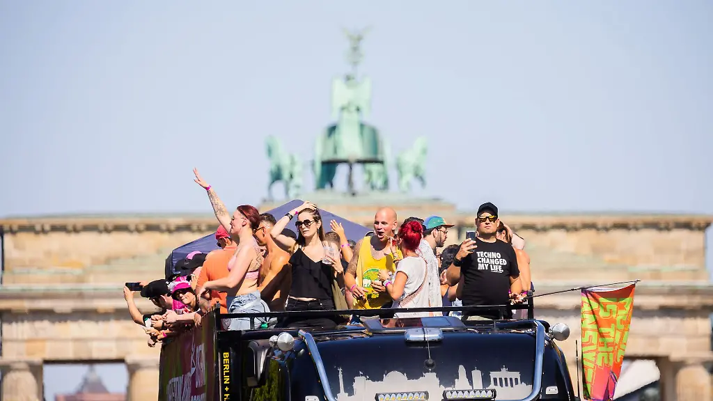 30-Musiktrucks-sollen-am-Samstag-bei-Rave-the-Planet-dabei-sein