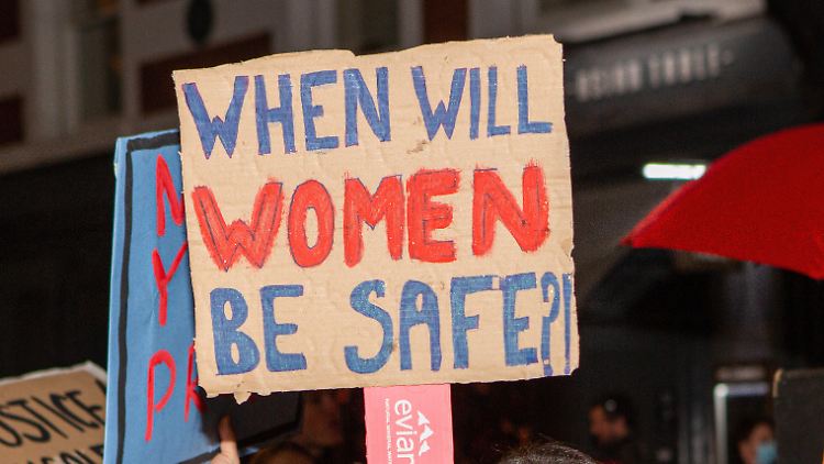 "Wann werden Frauen sicher sein?", fragt diese Demonstrantin.