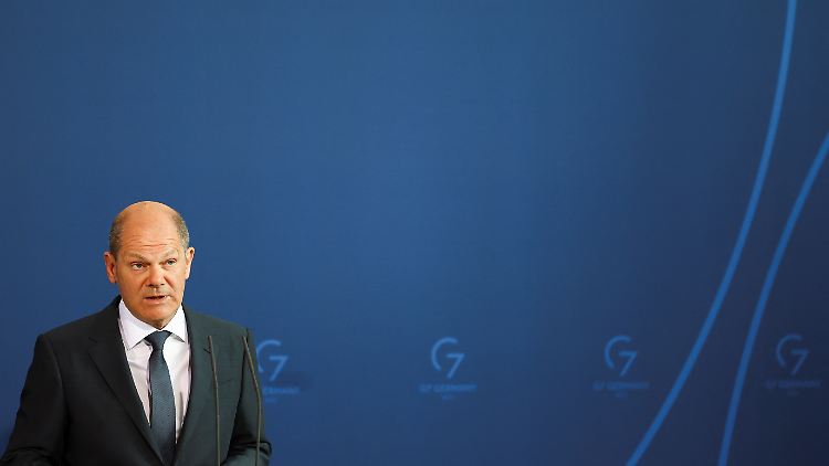 Scholz verteidigt erneut seine Linie bei der Lieferung schwerer Waffen an die Ukraine.