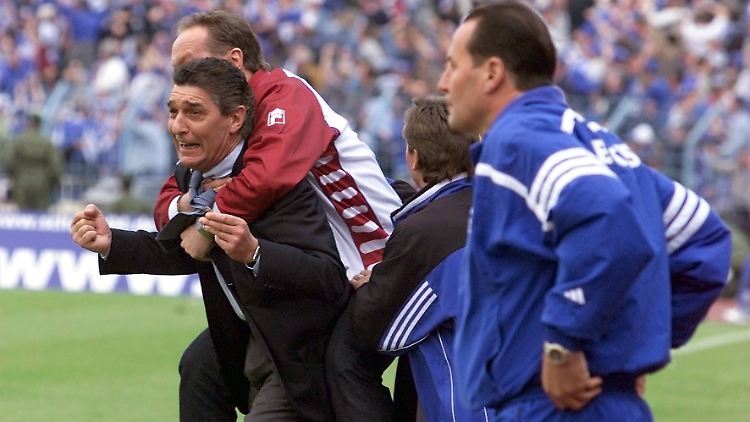 Die Freude währte nur kurz: Der FC Schalke wurde 2001 nur Meister der Herzen.