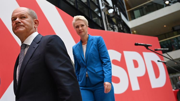 Die Luft für Scholz' Parteikollegin, Mecklenburg-Vorpommerns Ministerpräsidentin Schwesig, wird zunehmend dünner.