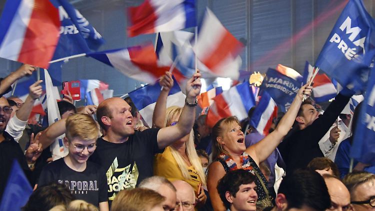 Anhänger hat sie trotz allem: Wahlkampfauftritt von Marine Le Pen in Arras.