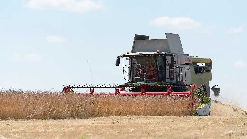 Die-Maehdrescher-koennen-wieder-in-die-Halle-gestellt-werden