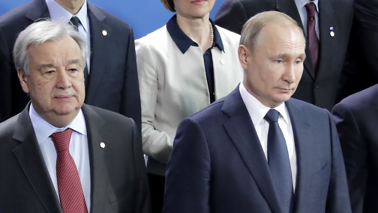 UN-Generalsekretär Guterres  und Russlands Präsident Putin bei einem Treffen in Berlin vor zwei Jahren - Anlass war damals noch der kriegerische Konflikt in Libyen gewesen.