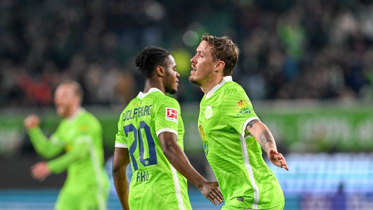 Max Kruse bejubelt seinen Dreierpack.