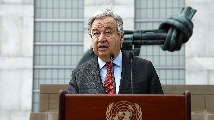 Nach einem Empfang durch Russlands Präsident Wladimir Putin am Dienstag in Moskau wird Guterres in die Ukraine weiterreisen und dort am Donnerstag unter anderem Präsident Wolodymyr Selenskyj treffen.