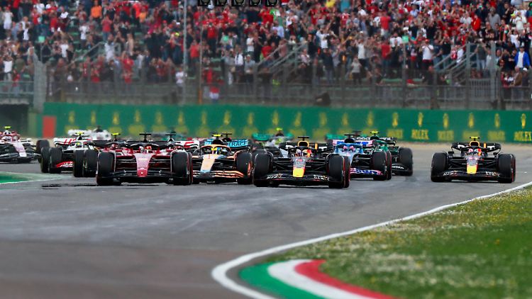 Leclerc gewinnt zwar den Start, Verstappen aber den Sprint - und damit Startplatz eins für den Grand Prix am Sonntag.