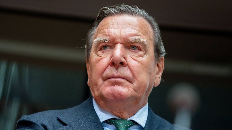 Schröder arbeitet unter anderem für den russischen Energiekonzern Rosneft.