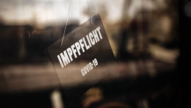 Ein fraktionsübergreifender Entwurf für eine allgemeine Impfpflicht war Anfang April im Bundestag klar gescheitert. 