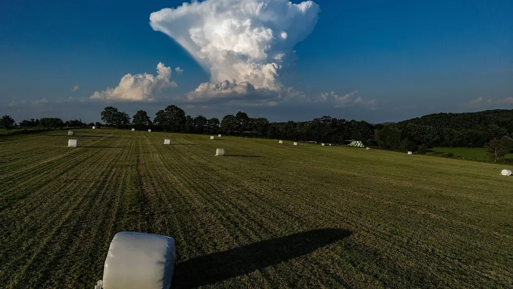 Der-DWD-hat-neben-einem-moeglichen-Temperaturrekord-Unwetter-fuer-NRW-angekuendigt