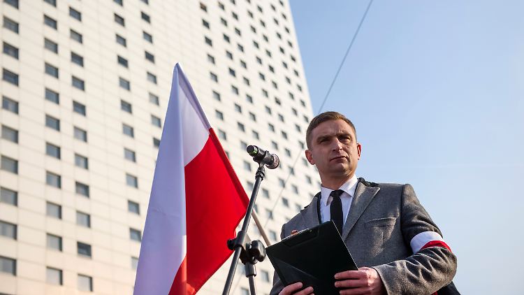 Robert Bąkiewicz beim "Unabhängigkeitsmarsch" in Warschau am 11. November 2021.