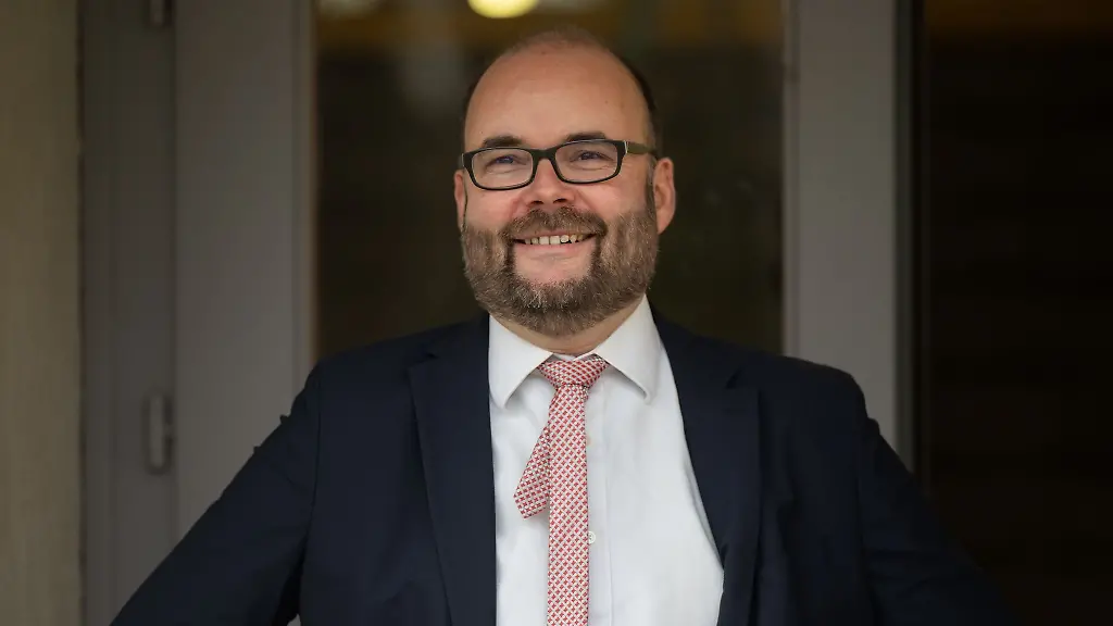 Piwarz-versprach-den-Schuelerinnen-und-Schueler-ein-spannendes-Erlebnis-Foto-Archiv